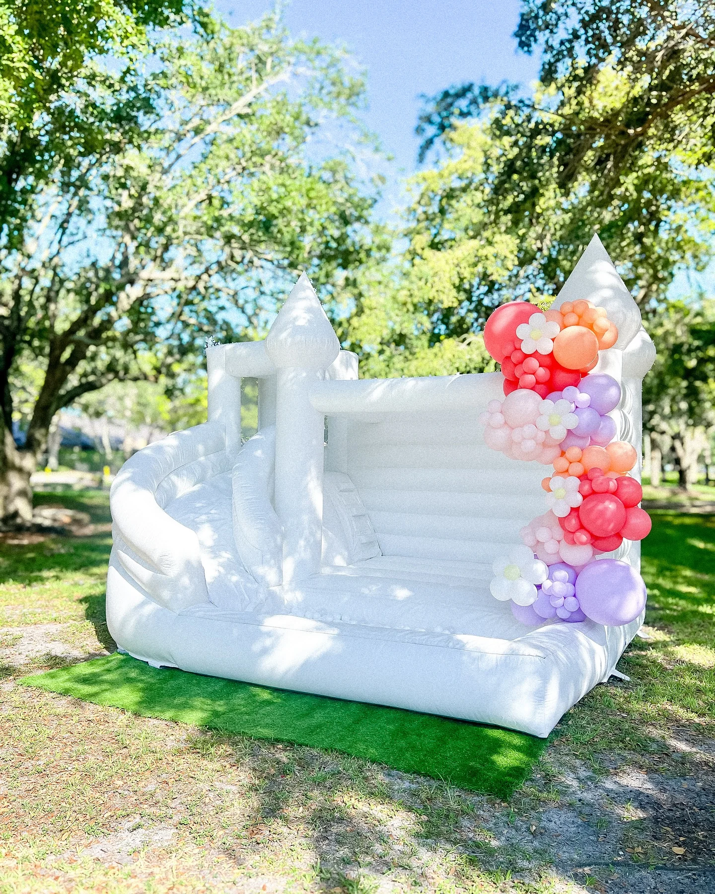 Casa de rebote azul y blanca para bebés, 15 pies x 13 pies, Pit de bola y tobogán todo en uno para niños grandes de 8-12 con soplador de bola deslizante, casa de gato