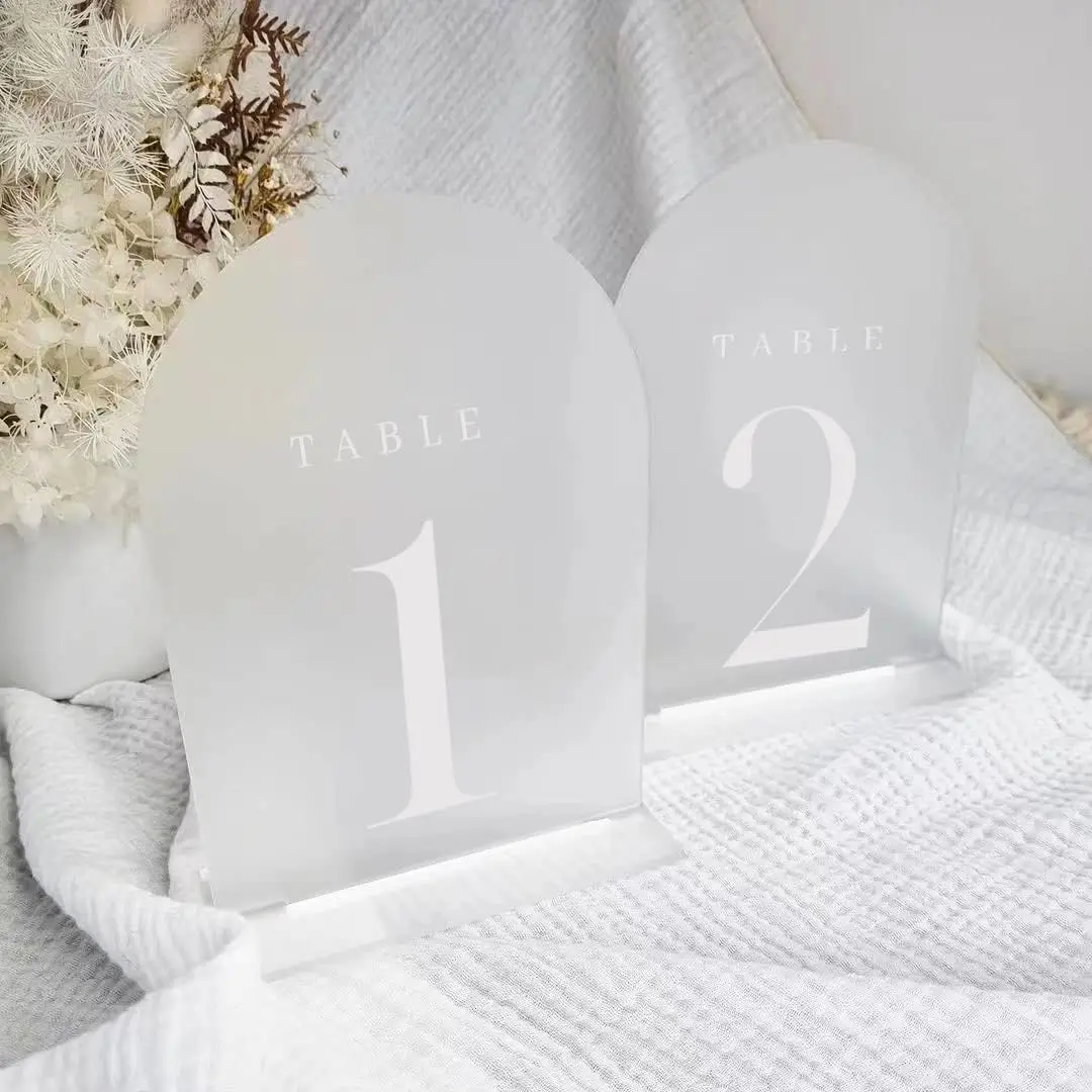 Immagine 3: Numeri da Tavolo in Acrilico con Supporti 5x7 Pollici Segnaposto Trasparenti per Matrimoni con Numeri e Scritta Bianca Stampata