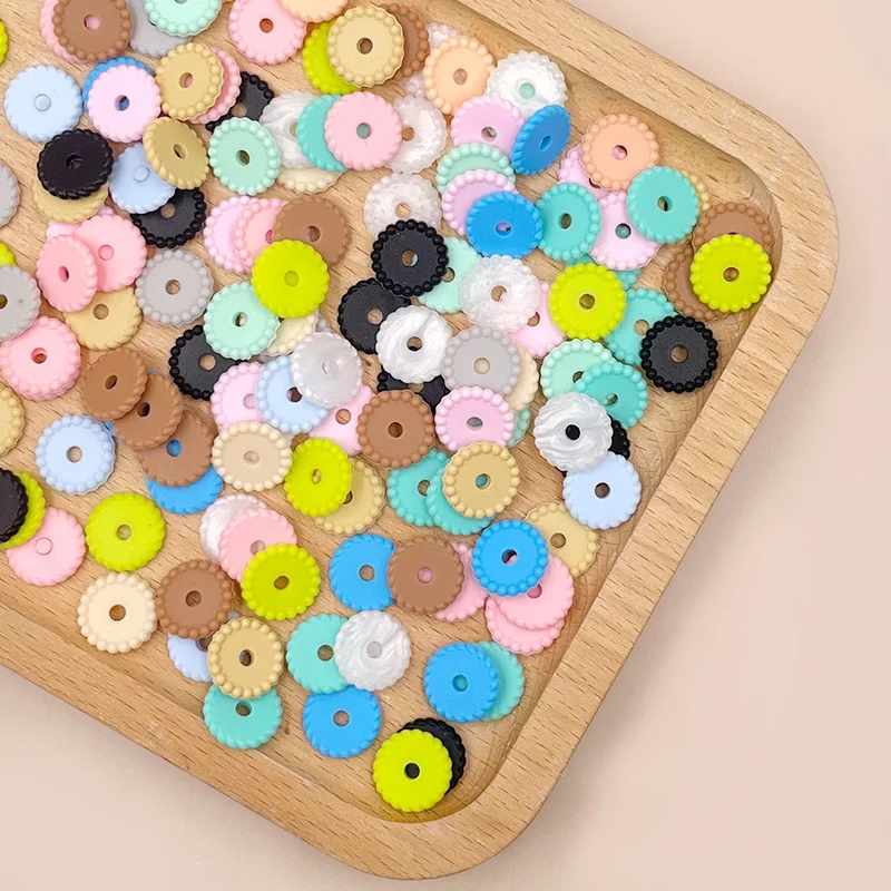 50PCS 플랫 라운드 실리콘 비즈 액세서리 비즈 아기 목걸이 펜던트 장난감 DIY 스트링 펜 비즈 쥬얼리 선물