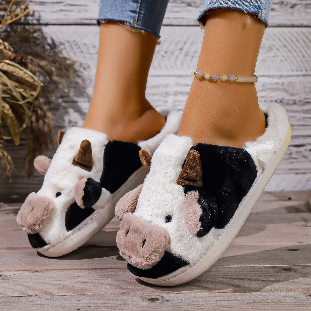 

2025 Women Slippers Home Winter Luxury Cow Flat Slip on Casual Slippers Plush Fluffy Cartoon Designer Shoes Women Slides Women