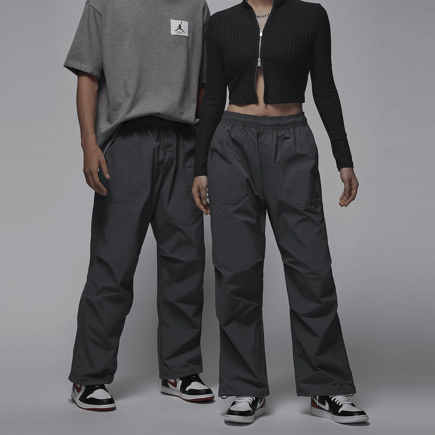 pantalon-de-sport-ample-en-tissu-modele-d’entrainement-pour-hommes-et-femmes-de-la-marque-nike-collection-jordan-reference-fv7307-068