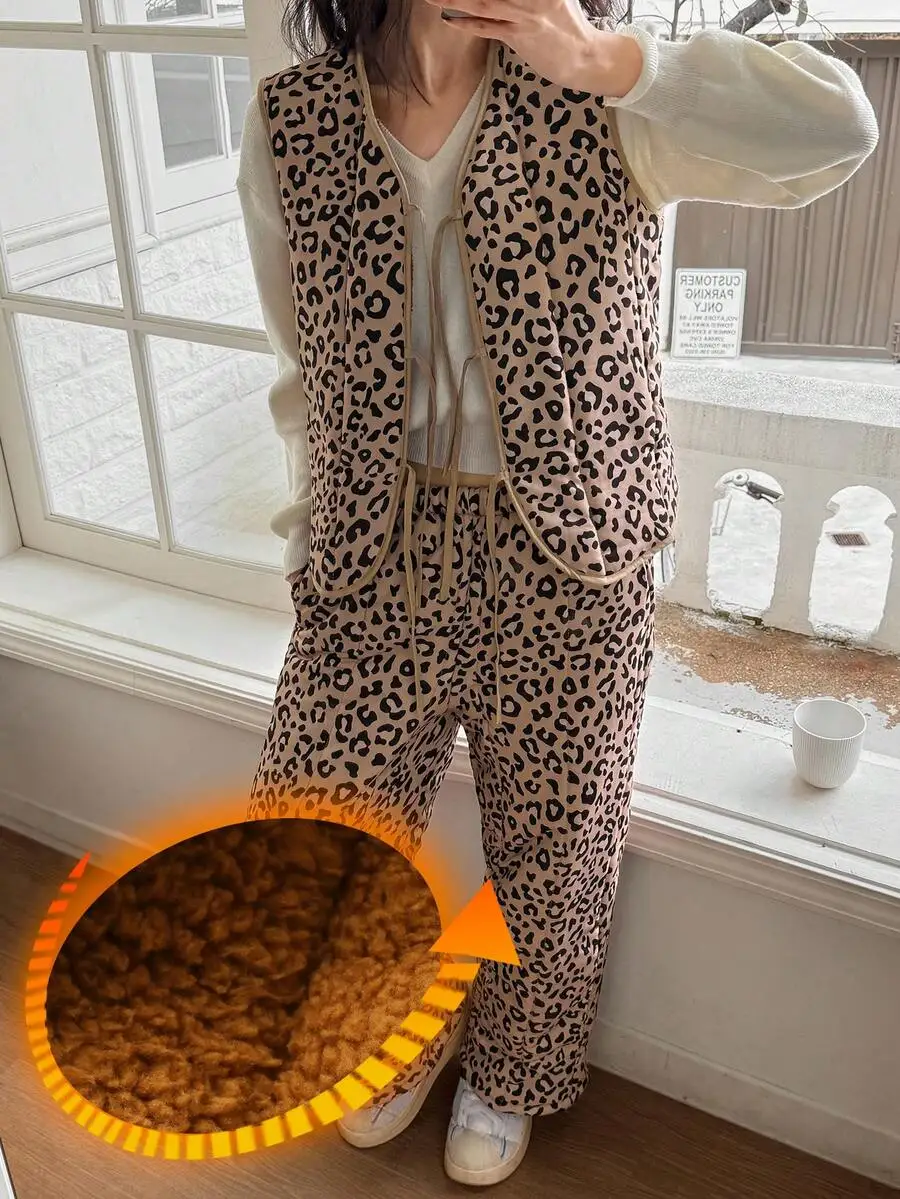 Conjunto de ropa de dormir para mujer con estampado de leopardo, chaleco acolchado y pantalones con cordón para invierno.