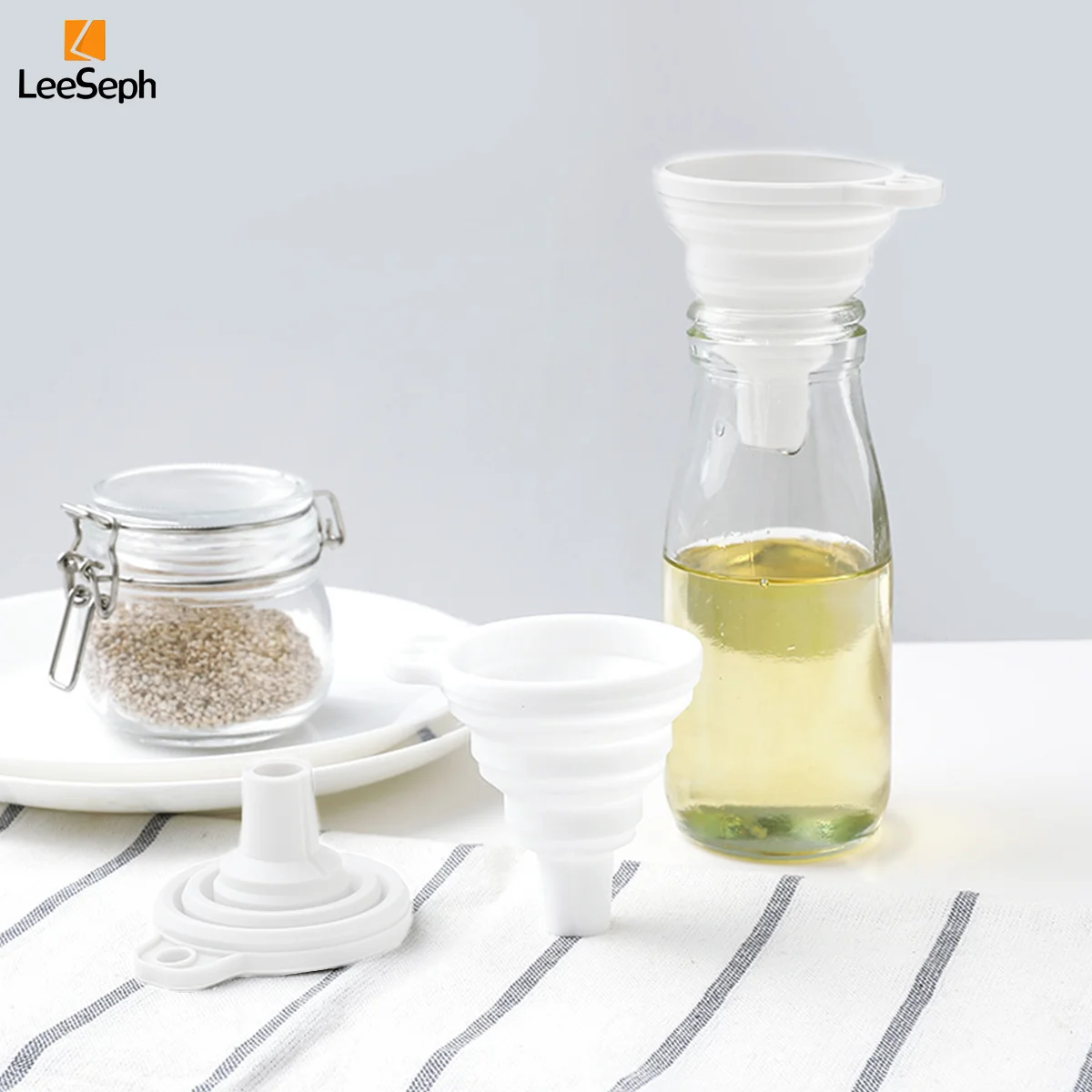 Leeseph Glass Coffee Syrup Dispenser Set with Fill Funnel, Glass Syrup Bottle with Pump, Ideal for Home, Kitchen, and Café Use