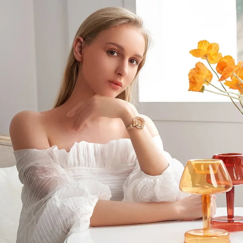 Conjunto de diamantes de moda para mujer, reloj dorado pequeño, resistente al agua, reloj de cuarzo con temperamento