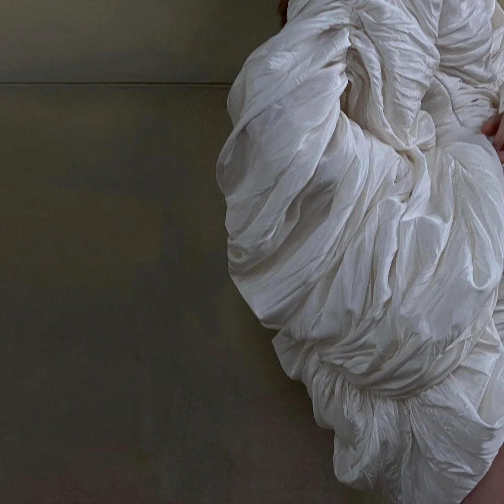 فستان LSYX مخصص أبيض عميق على شكل حرف V مكشكش بأكمام منتفخة مبالغ فيها بدون ظهر للحفلات أزياء الحدث ملابس الحفل #3