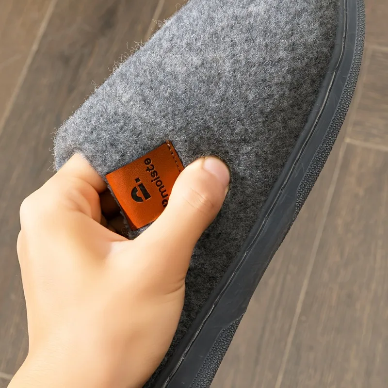 Męskie kapcie do salonu z filcu, miękkie, ciepłe, z poduszką TPR i pianką memory, wysokiej jakości, zimowe, do użytku wewnątrz pomieszczeń.