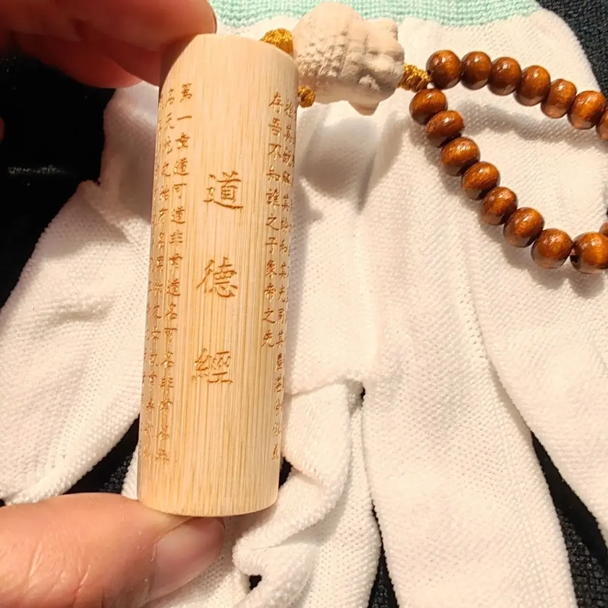 

Новинка: Миниатюрный карманный кристаллический браслет с гравировкой золотом на круглой ручке из камня Полигонатум Одоратум, в стиле Тайцзинь, для ношения одной рукой