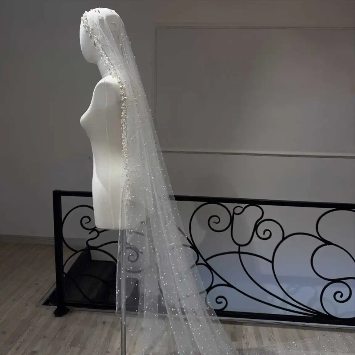 Princess Pearls Wedding Veil Beaded 1 Layer Long Chapel Length Bride Veils With Comb Customized Bridal Accessories High Quality
