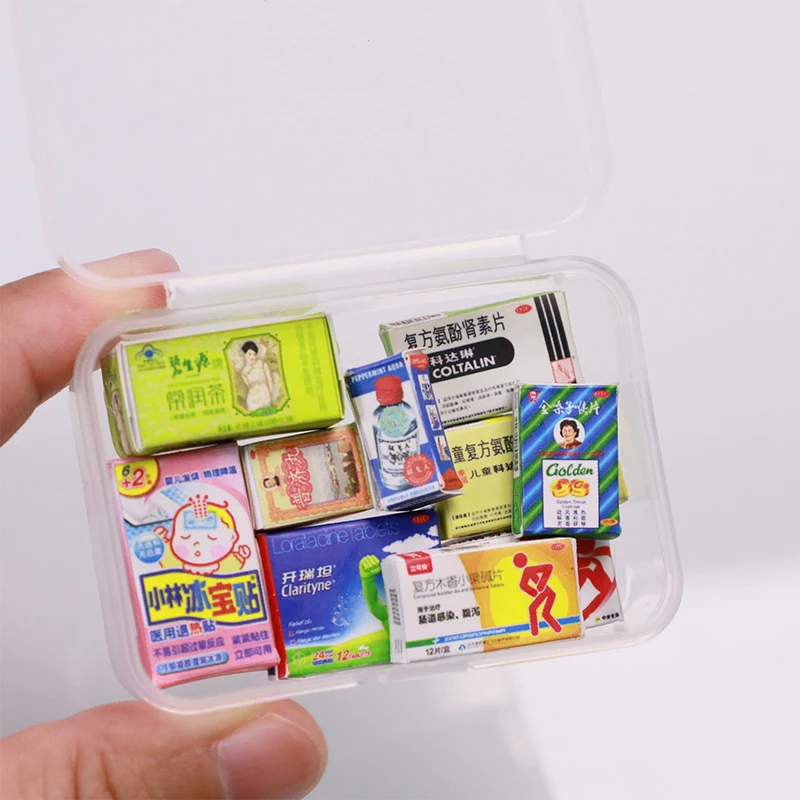 Veelzijdige miniatuuraccessoires voor poppenhuis; 4-delige medicijndoos Fantasiespelspeelgoed voor decor