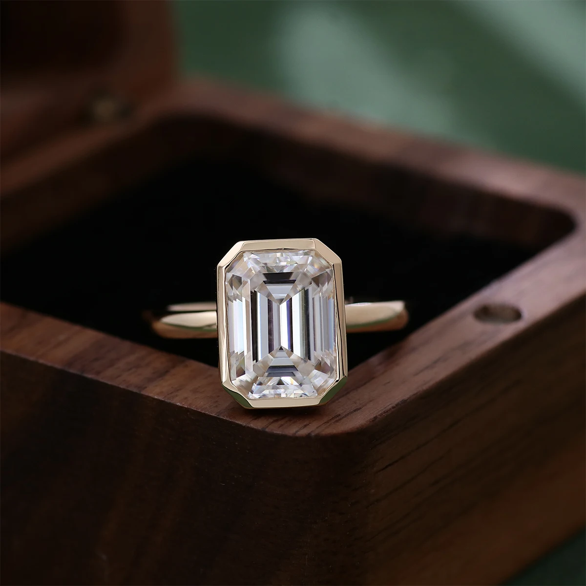 

Provence Luxury Everyday ring Solid Gold 4ct IGI EF/VS Emerald Lab Diamonds bezel set Premium ring Wedding Rings jewelry Custom