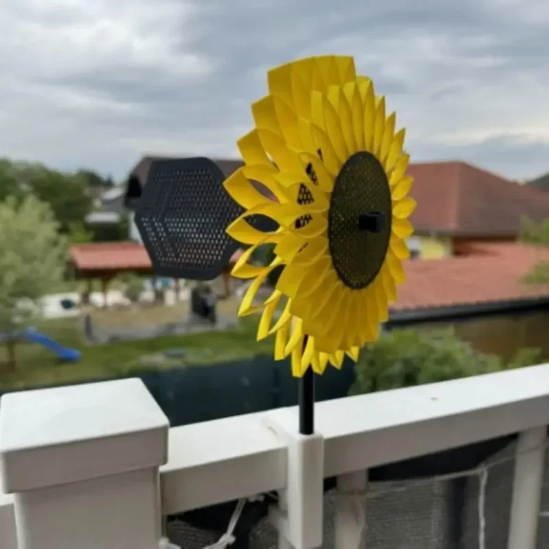 

Rotating Sunflower Wind Spinner with Stakes Ornament Narcissus Windmill No Resistance DIY Outdoor Windmill Toy