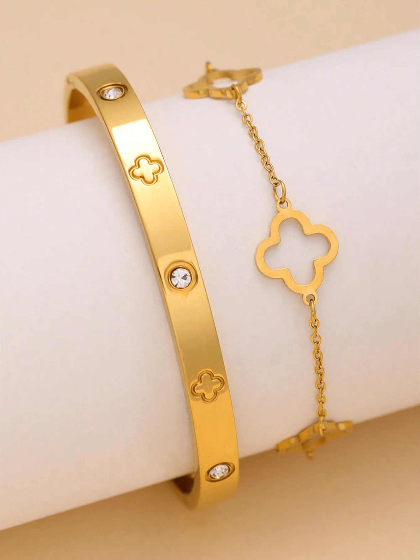 Europe and the United States stainless steel bracelet female fashion simple does not lose colour four-leaf nail bracelet spot