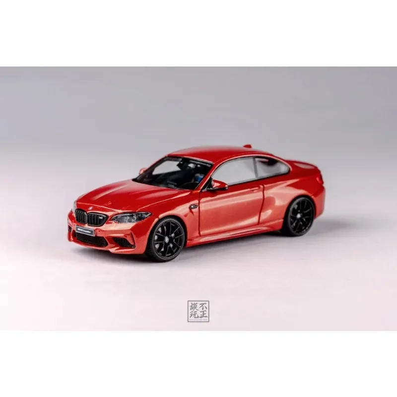 1:64 BMW M2 M2C symulowany statyczny model samochodu z żywicy, kolekcja dziecięcych zabawek dekoracyjnych, świąteczne prezenty dla przyjaciół.