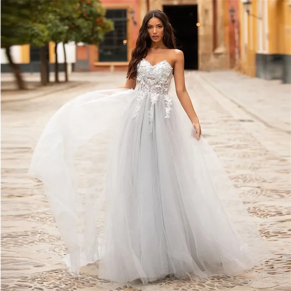 

Elegant Lace Appliqued Prom Dresses Sweetheart Neck Sleeveless Pleated Floor Length Tulle Evening Gowns