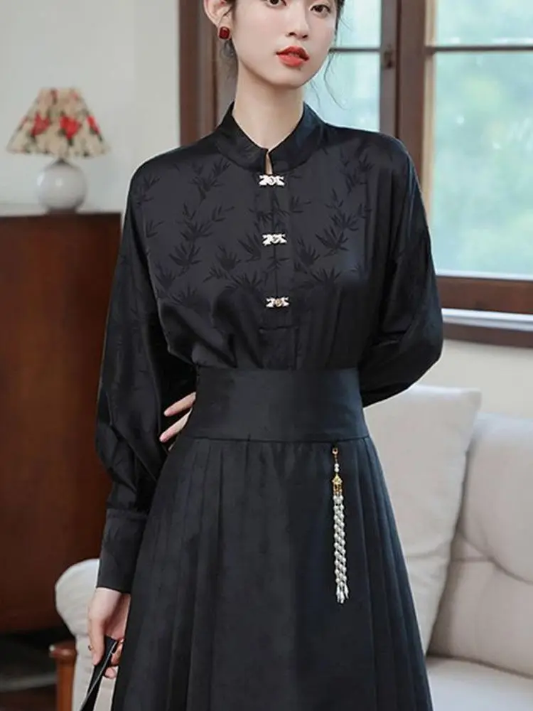 

Новая рубашка в китайском стиле с воротником-стойкой на пуговицах и юбка-трапеция в комплекте. Осенний улучшенный топ Ханьфу в национальном стиле. Черная рубашка.