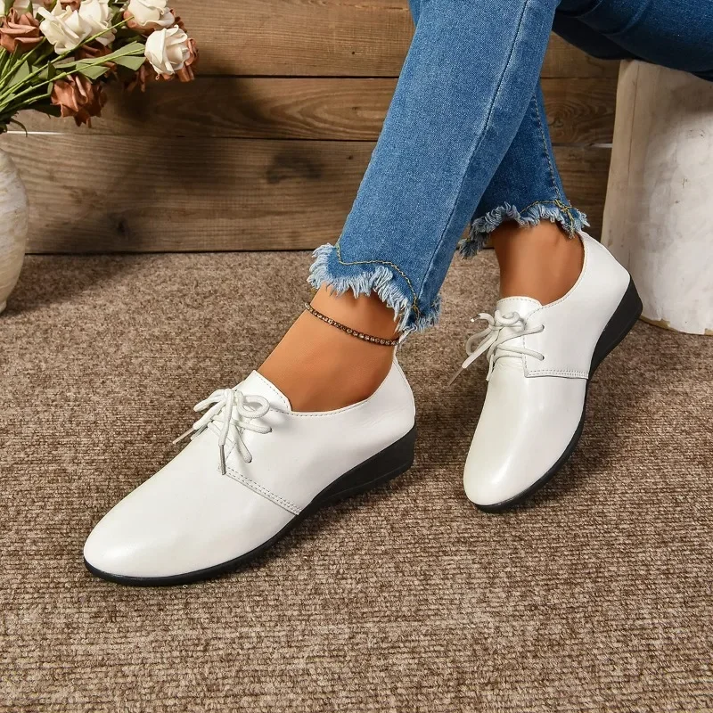 Chaussures en cuir à semelle souple pointue pour femmes, chaussures simples polyvalentes, style rétro britannique, printemps, été, automne, nouvel article, 2024