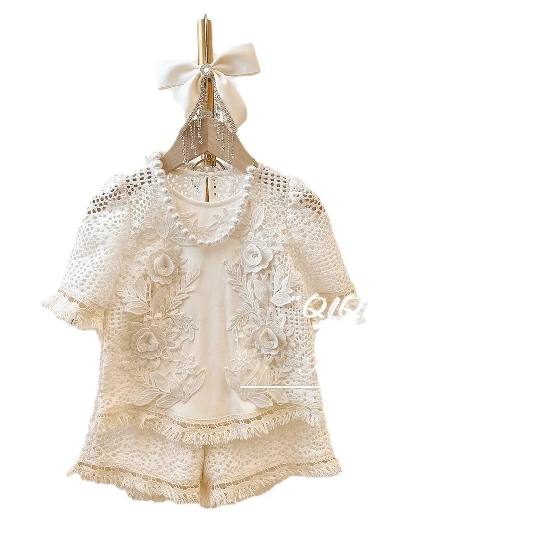 

Girls' Outfit 2025 New Children's Hollow Lace Short Sleeved Shorts, Stylish Summer Two-Piece Set Princess Style