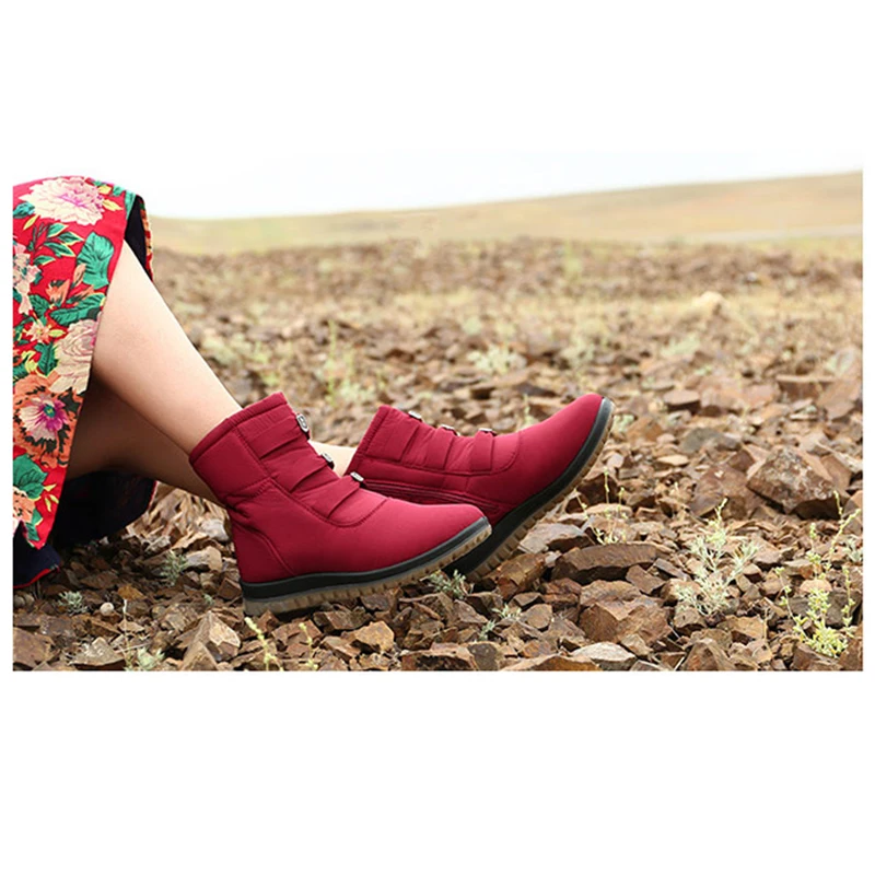 2025 Winter Shoes Women Snow Boots Thick Sole Flat Women Ankle Boots Warm Plush Cold Winter Boots Plus Size 42 Black Red D145