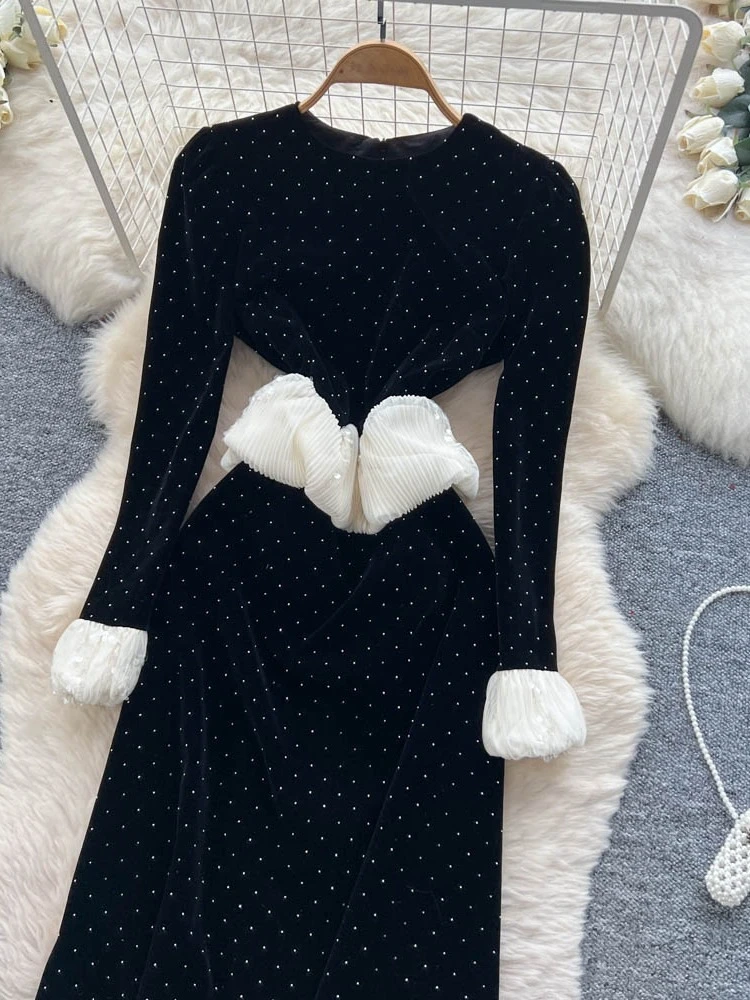 フランス風レトロベルベットカットアウトドレス レディース ブラックロングガウン スパンコールメッシュパッチワーク スリムフィット バックフェザーディテール ファー付き袖ドレス