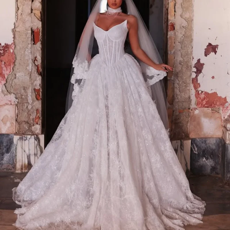 فساتين زفاف بيضاء لامعة خارج الكتف مشد الديكور صائق فساتين الزفاف ألف خط متعدد الطبقات صنع ﻿ تخصيص