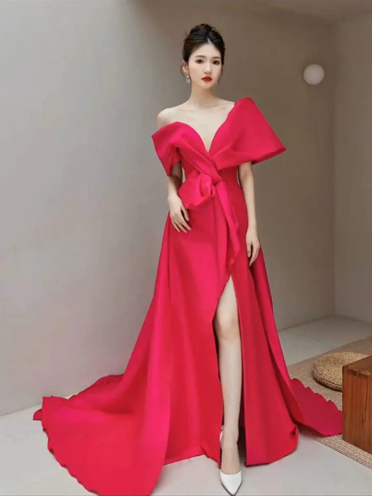 

Розово-красное атласное платье на одно плечо, модное облегающее и с открытым вырезом, мощная присутствие для вечеринок, банкетов.