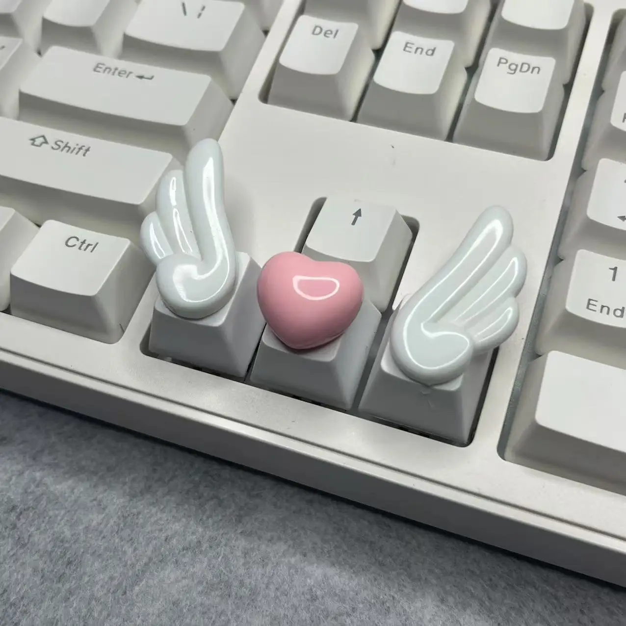 3PCS  DIY Creative Cute white Wing Keycaps Customized PBT Sublimation Gaming Mechanical Keyboard Pink Heart Shaped Keycaps