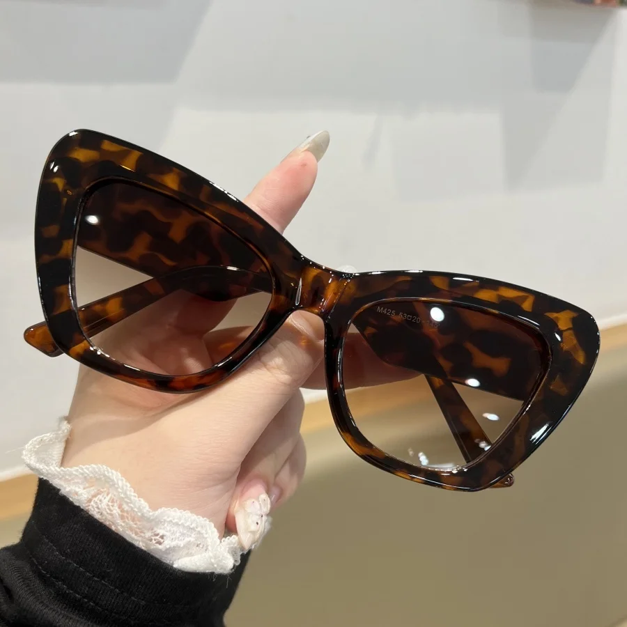 1 pezzo di occhiali da vista alla moda da donna e da uomo con design Cat Eye, bordi larghi, cerniera in metallo alla moda, aspetto elegante, disponibili in M