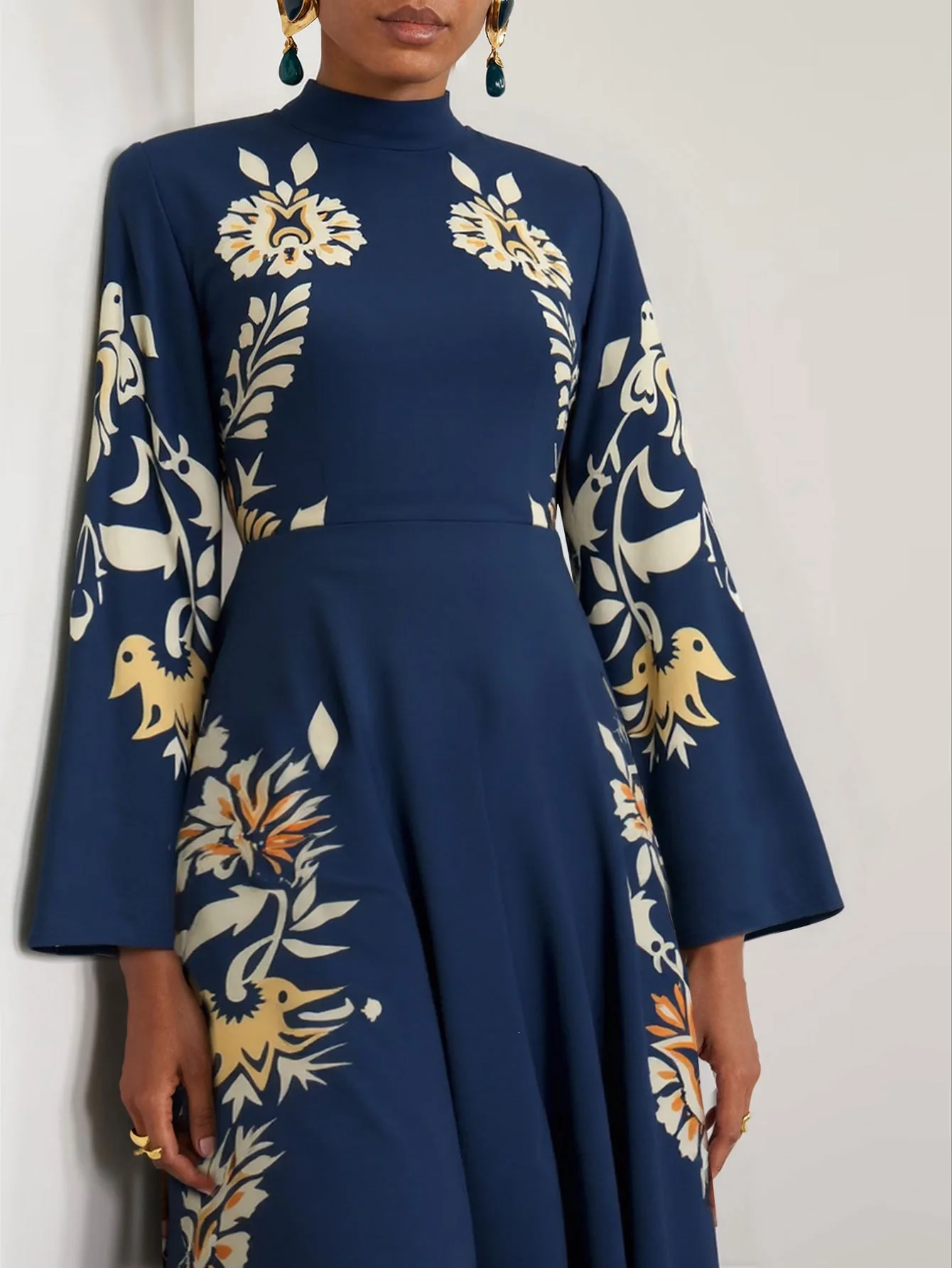 Elegantes Damen-Maxikleid mit Vintage-Blumendruck, hohem Kragen, ausgestellten langen Ärmeln, Herbst 2026, schlichtes, lockeres A-Linien-Partykleid. – Detail 8