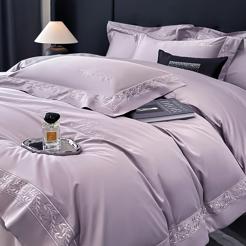 

Light Luxury Syle Class A Pure Cotton 4Pcs 200 Count Long Staple Cotton Embroidered Duvet Cover Skin-friendly Naked Bedding