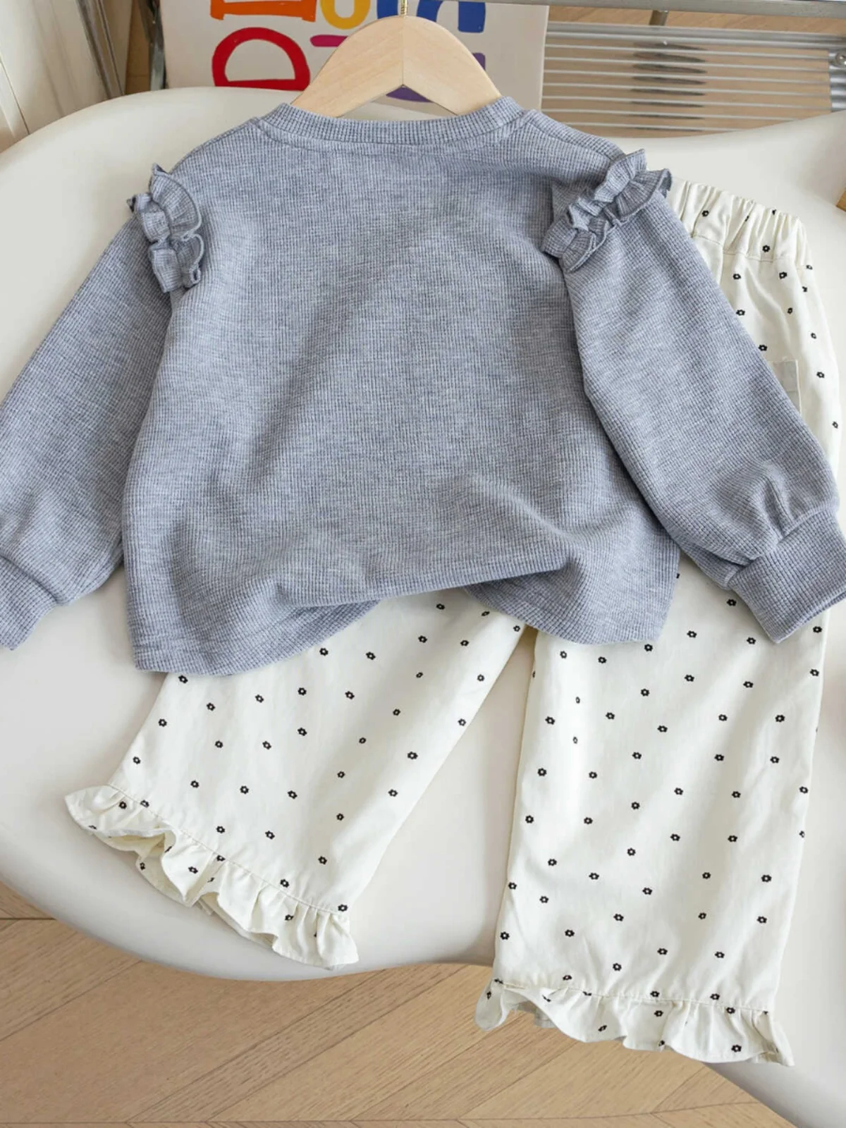 Completo Autunnale per Ragazze con Felpa Stampata a Cartoni Animati e Pantaloni a Gamba Larga, Stile Coreano con Pois, Top in Seta Trendy per Bambine