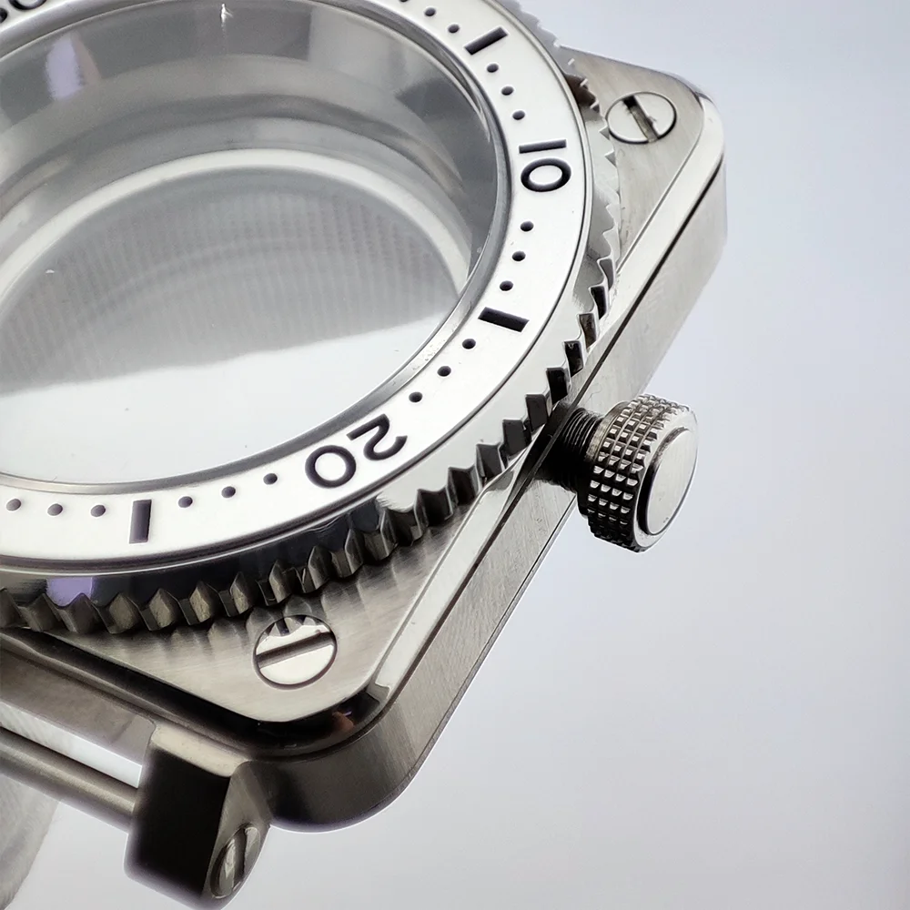 Cassa quadrata da 42 mm Custodia NH35 Custodia resistente all'acqua in vetro zaffiro adatta al quadrante da 28,5 mm Custodia con movimento NH35 NH36