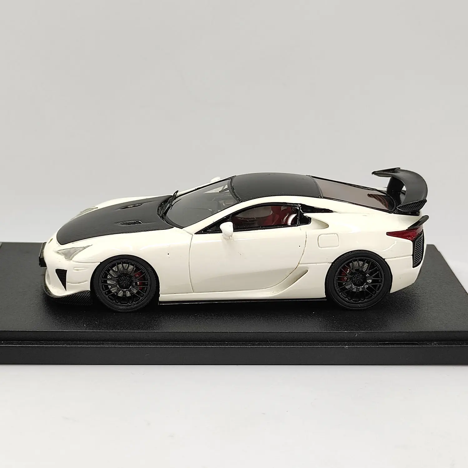 Odlewany model samochodu Peako Lexus LFA w skali 1:43