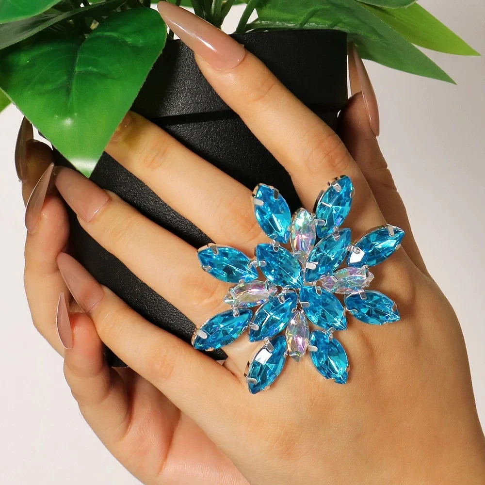 Fashion Crystal Blue Flower Ring for Women Wedding Vintage Finger Rings Exaggerated Statement Jewelry 2025 Accessories Gifts