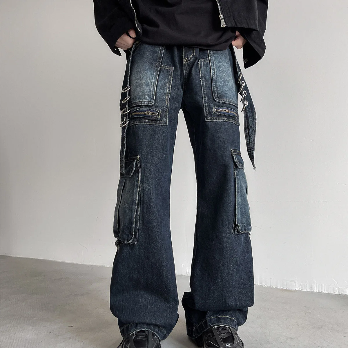 

Men's Fashion Multi Pocket Jeans High Street Metal Ring Spliced Washed Denim Pants American Retro Safari Straight Leg Trousers