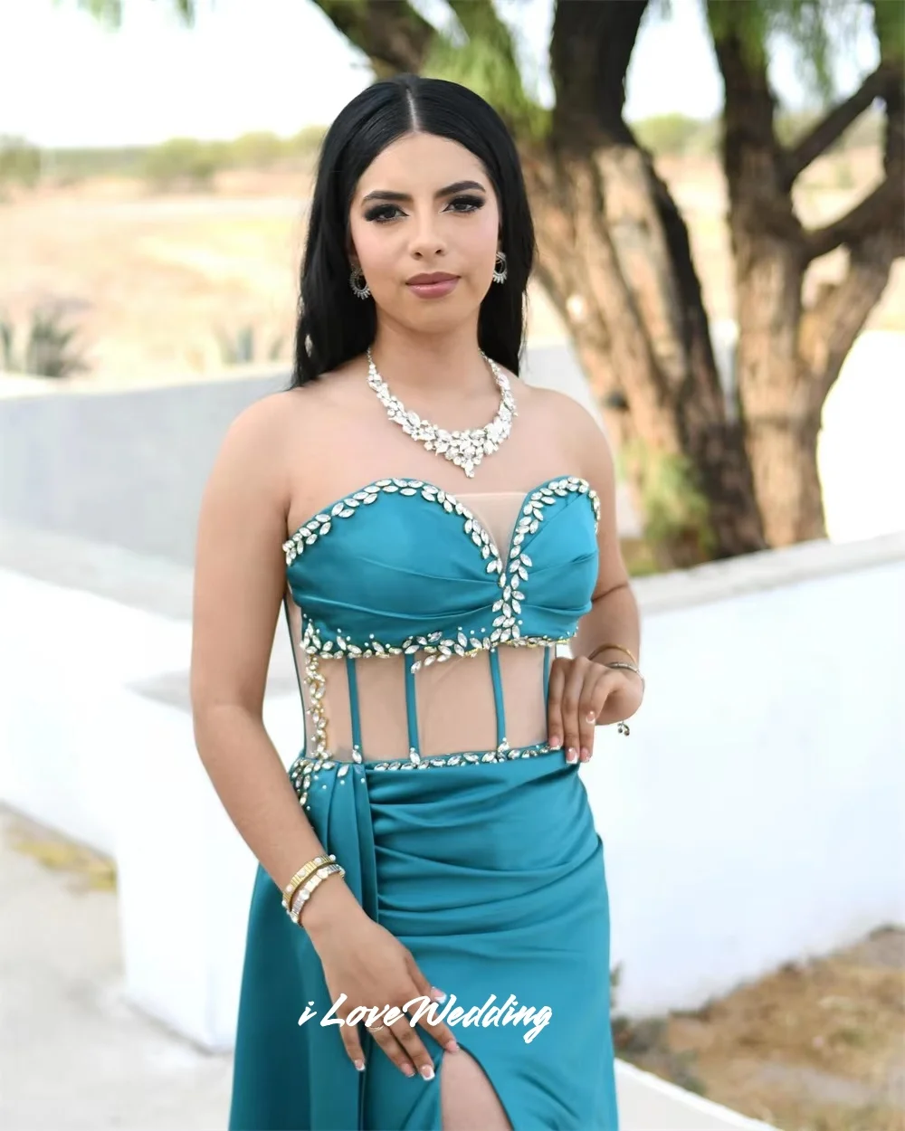 Abito da ballo senza maniche in cristallo con sirena a cuore blu con scollo a cuore senza schienale Sweep Train Abiti da sera lunghi fino al pavimento pieghettati personalizzati