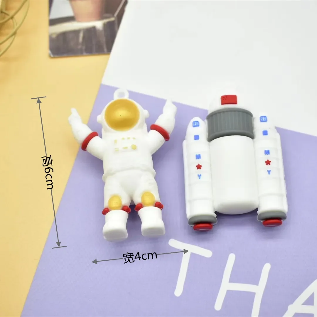 2024 Creative Car Keychain Accessories Astronaut Rocket Car Ornament Pendant Car Key Rings Assessoires Interior for Gifts