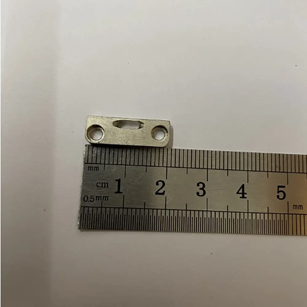 Repuestos para máquinas de coser industriales 91- 150868 -24 Placa pequeña de una sola aguja para automóvil 591