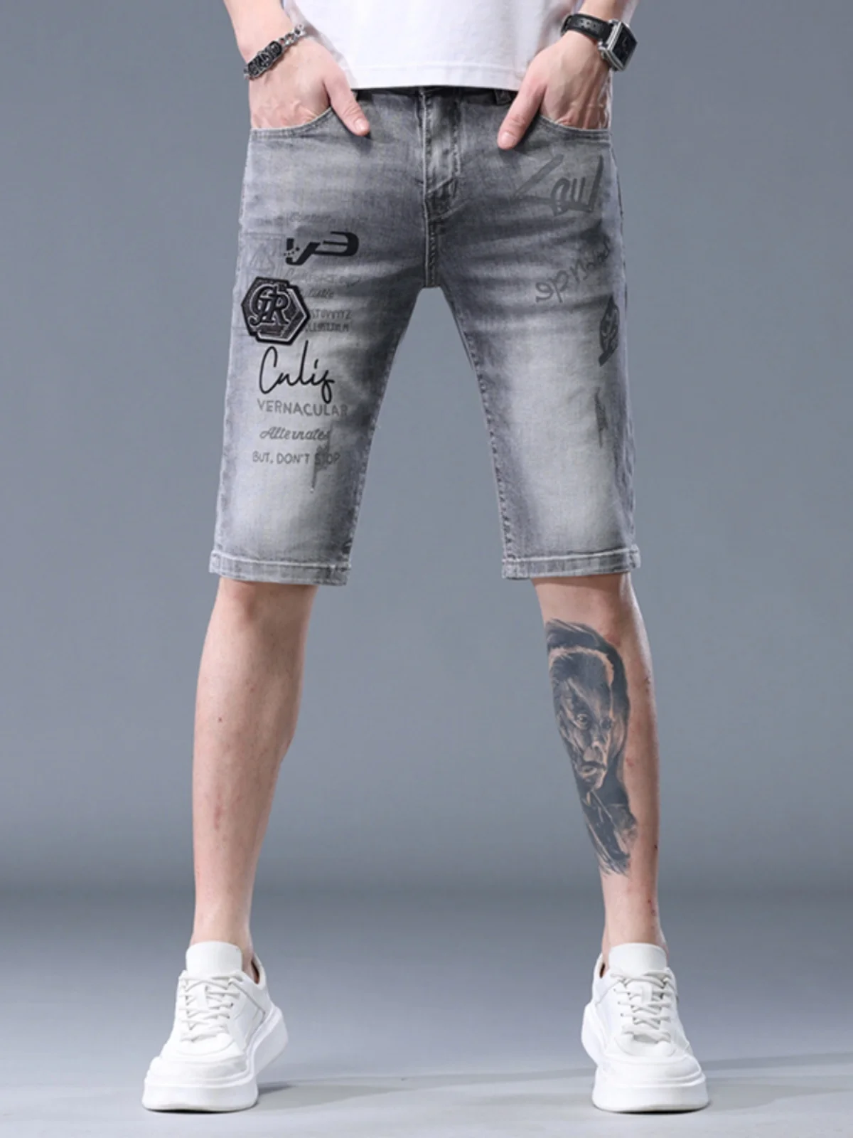 

Летние мужские джинсовые шорты Slim Fit в корейском стиле с принтом и стразами, повседневные, эластичные, со средней посадкой, из хлопка стрейч