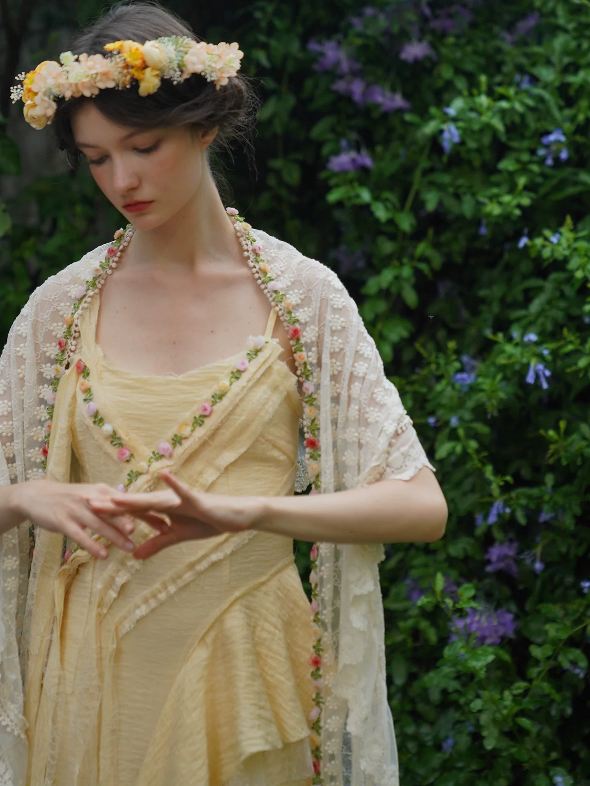 

Spring Summer Women Handmade Zari Dyeing Three-Dimensional Plate Flower Apricot Color Net Sun Protection Lace Stole Scarf/Cape