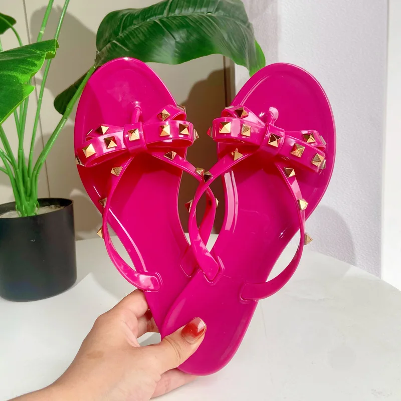 Chanclas remachadas para mujer, sandalias de verano, zapatos de gelatina, zapatillas de fondo plano, zapatillas informales de verano con remaches,