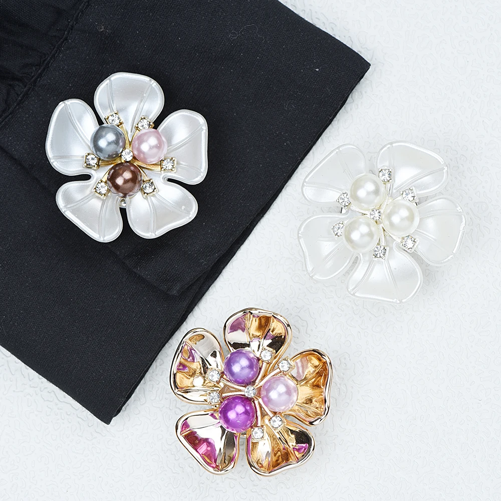 ICEYY Imitation Shell Pearl Five Petal Flower Shirt Sleeve Button Elegant Copper Cufflinks Button Cover Accessories for Women