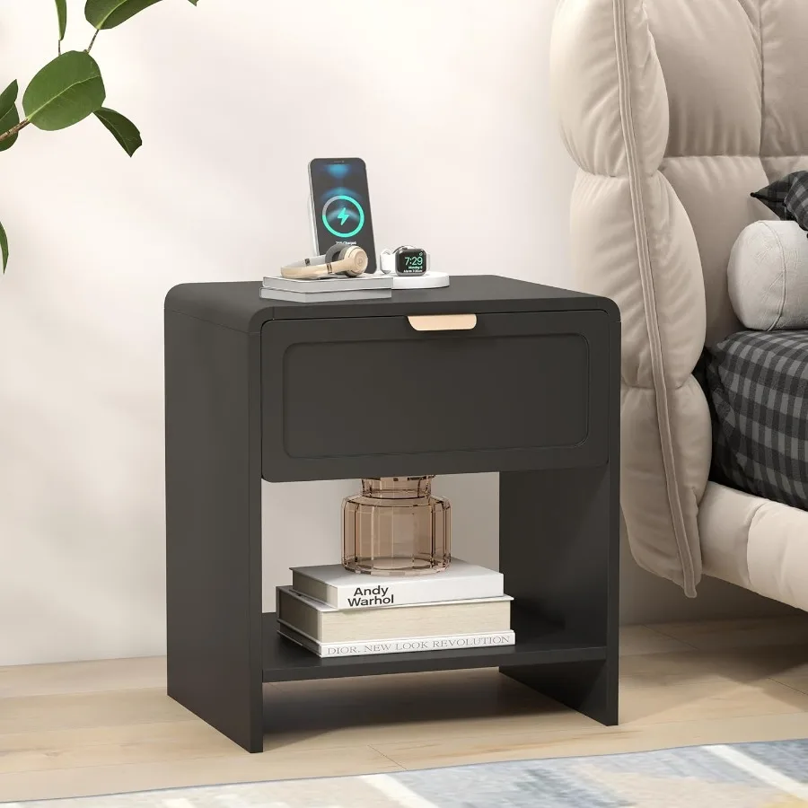 مجموعة منضدة مكونة من طاولتين بجانب السرير الحديثة في منتصف القرن مع محطة شحن وطاولة نهاية خشبية ذات زوايا علوية منحنية للمزرعة #6