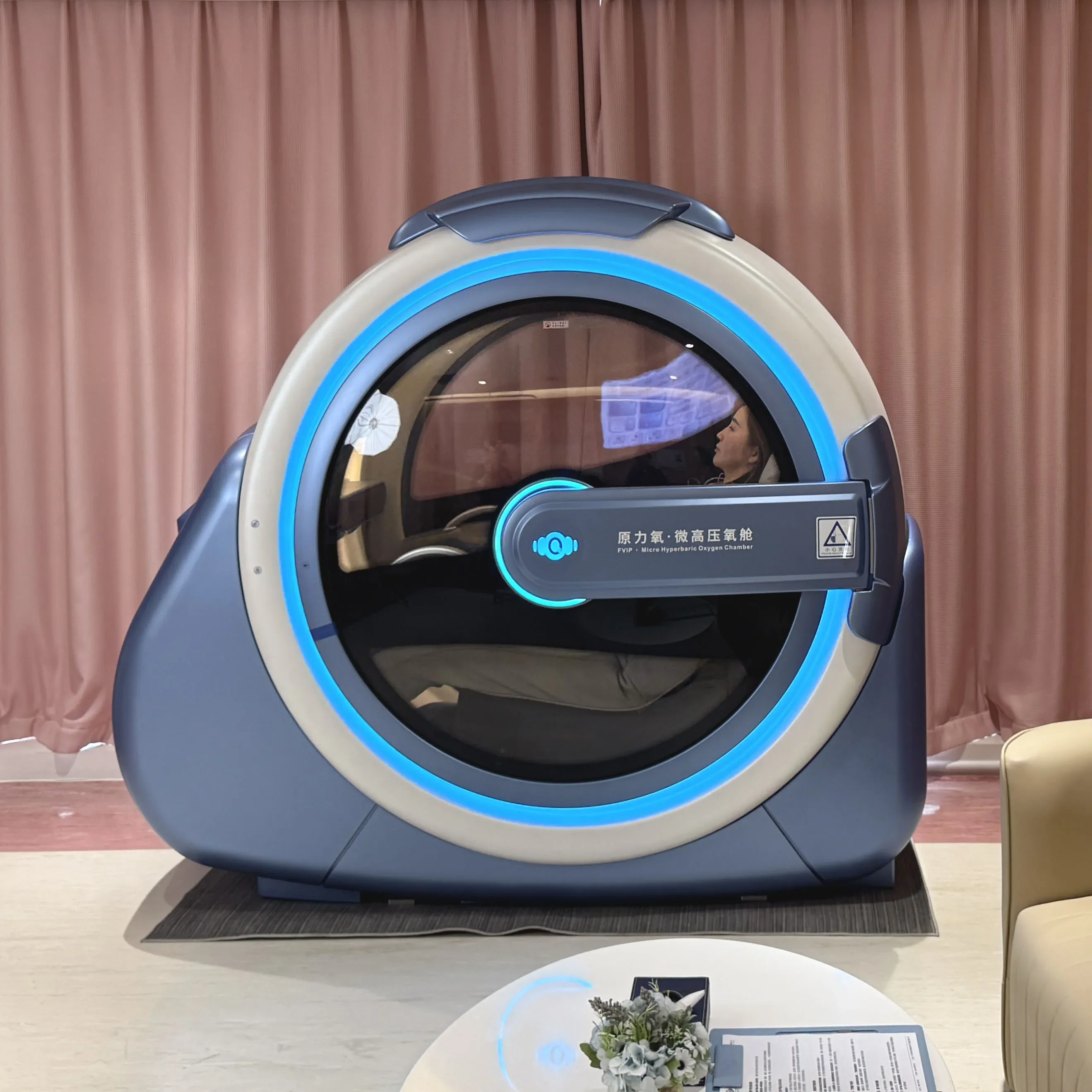 Luxury High-Pressure Oxygen Cabin for Enhanced Wellness