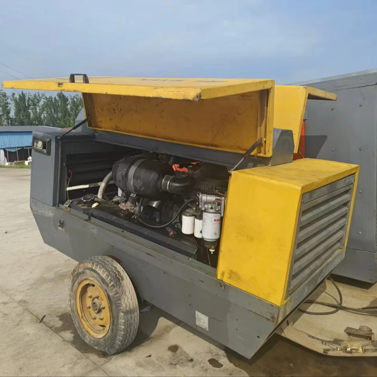 

Used Atlas Copco XAVS196 Portable Screw Compressor High Air Pressure Industrial Machine