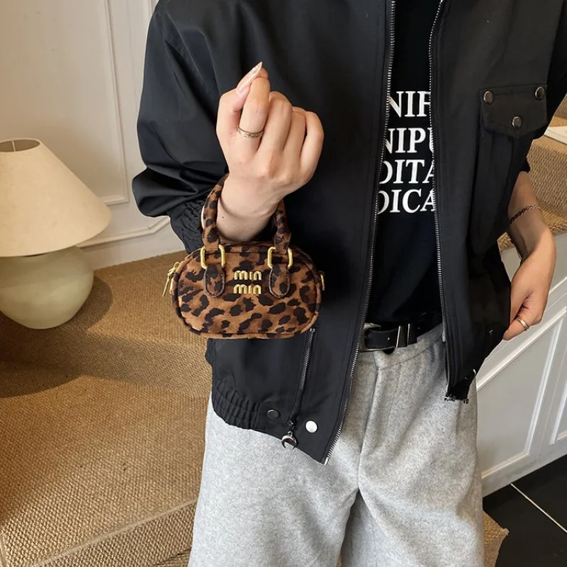 

Luxury Brand Leather Women's Crossbody Bag Fashionable Popular Classic Sleek Style Elegant Paris Designer Vintage​