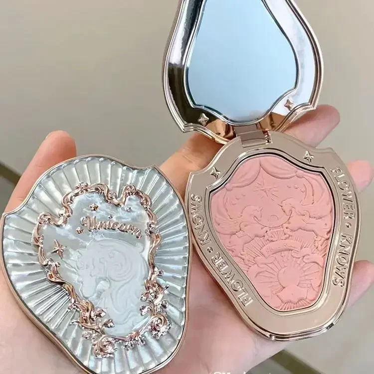 Bloem Kent Eenhoorn Reliëf Blush Gradiënt Aardbei Rococo Paars Blush Palet Gemakkelijk Te Dragen Langdurig Gezicht Make-Up Blush