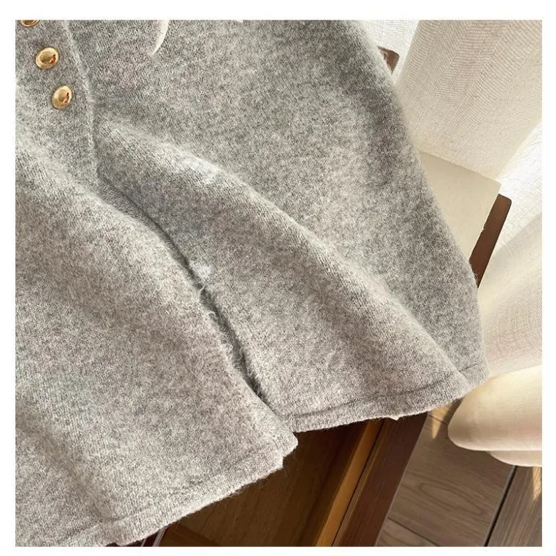 Bild 5: Frauen 2025, Herbst Neue Genähte Taste Mode Ärmellose Gestickte Rundhals Pullover Weste