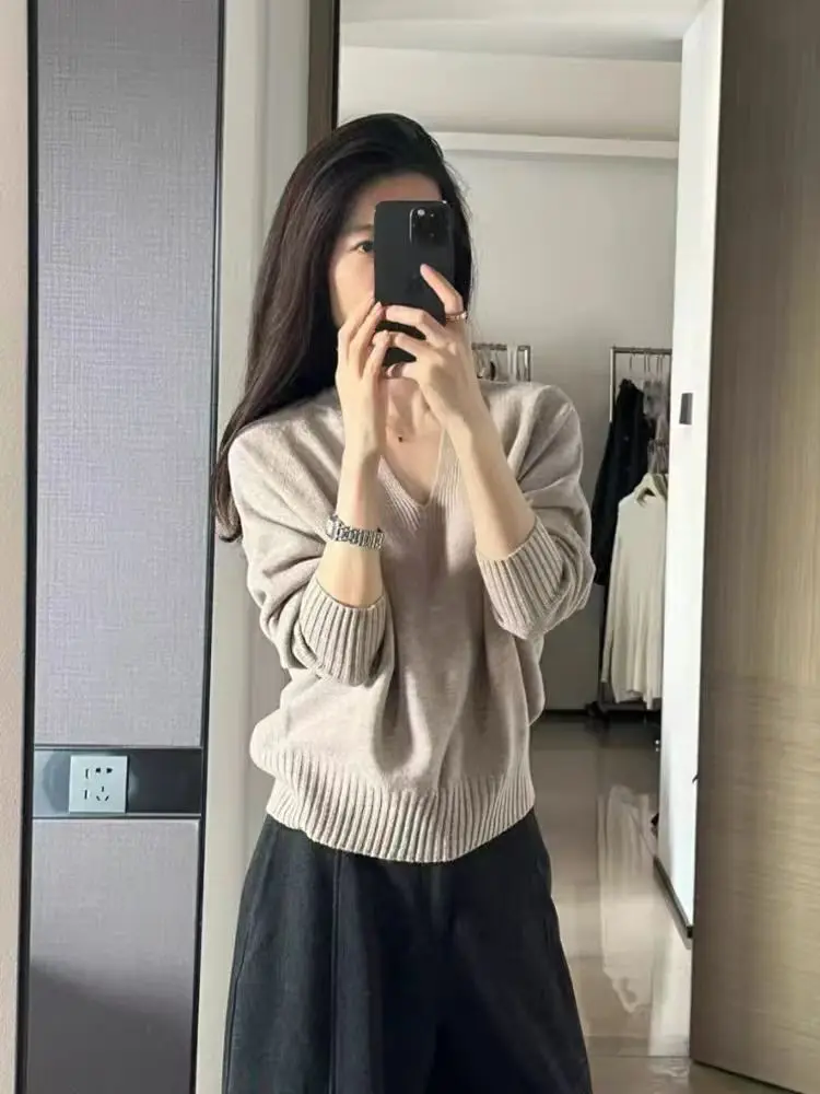 100% cashmere sweater deep V-neck long sleeve knit top