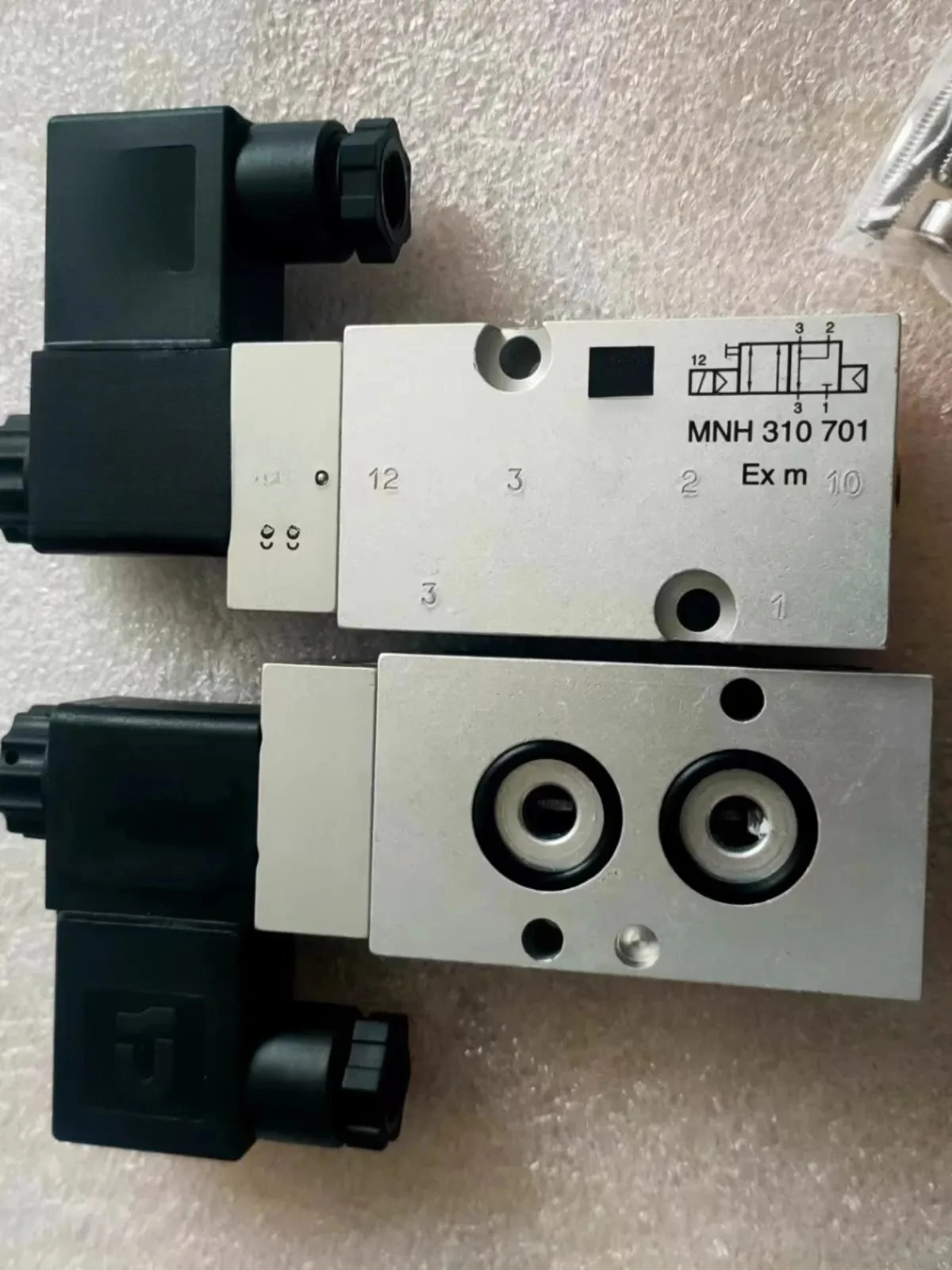 Pneumatic Solenoid valve MND 510 701 MH510121 MH 510 121 MNH 310 701 MNH310701 MND510701 MNH511711 24V 230V