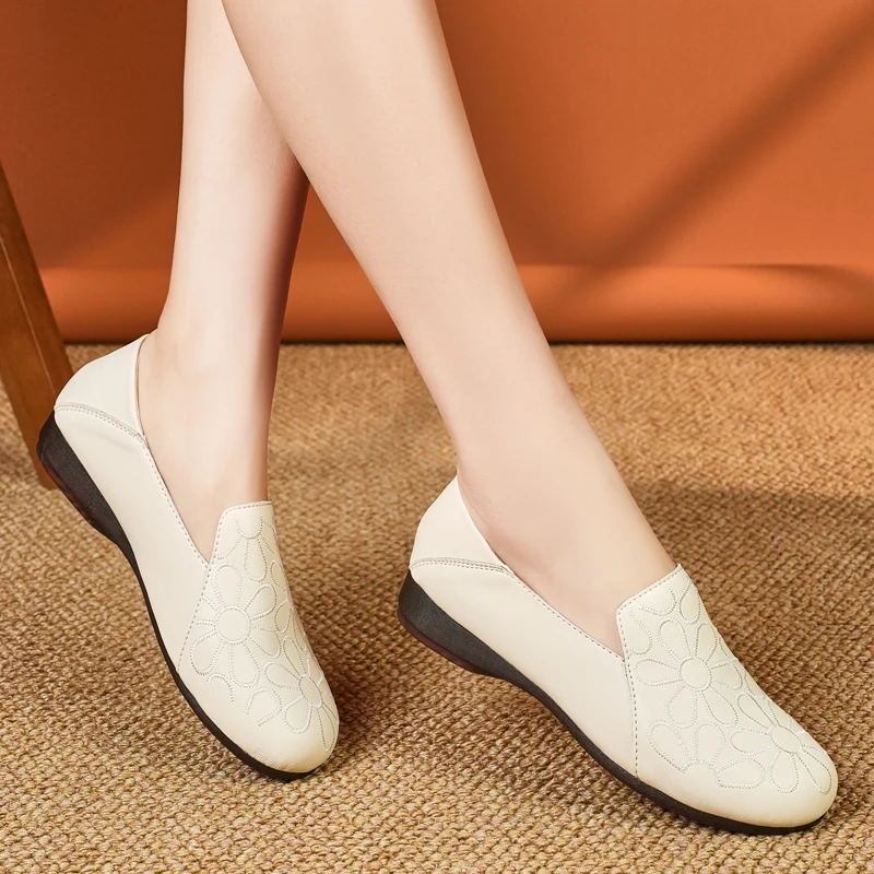 

Женские кожаные лоферы с цветочным тиснением - повседневные туфли без застежек с круглым носком, нескользящая резиновая подошва, для ежедневной носки